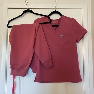 Figs Women's Scrub Set in Pink